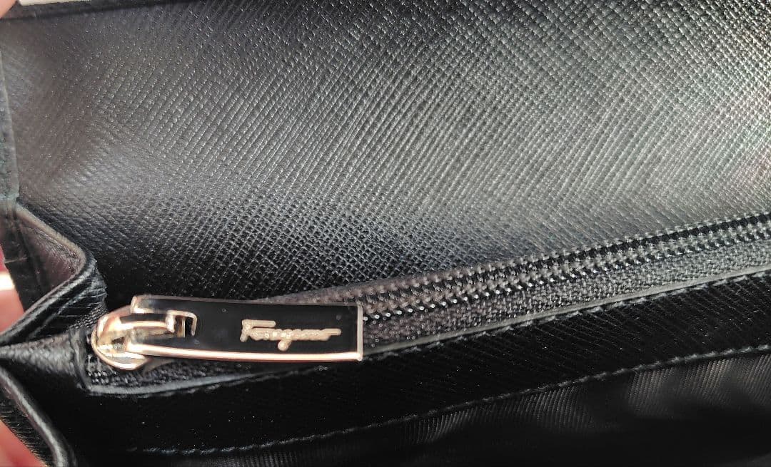 美品　Ferragamo　フェラガモ　ヴァラ　リボン　長財布　JP22-B480