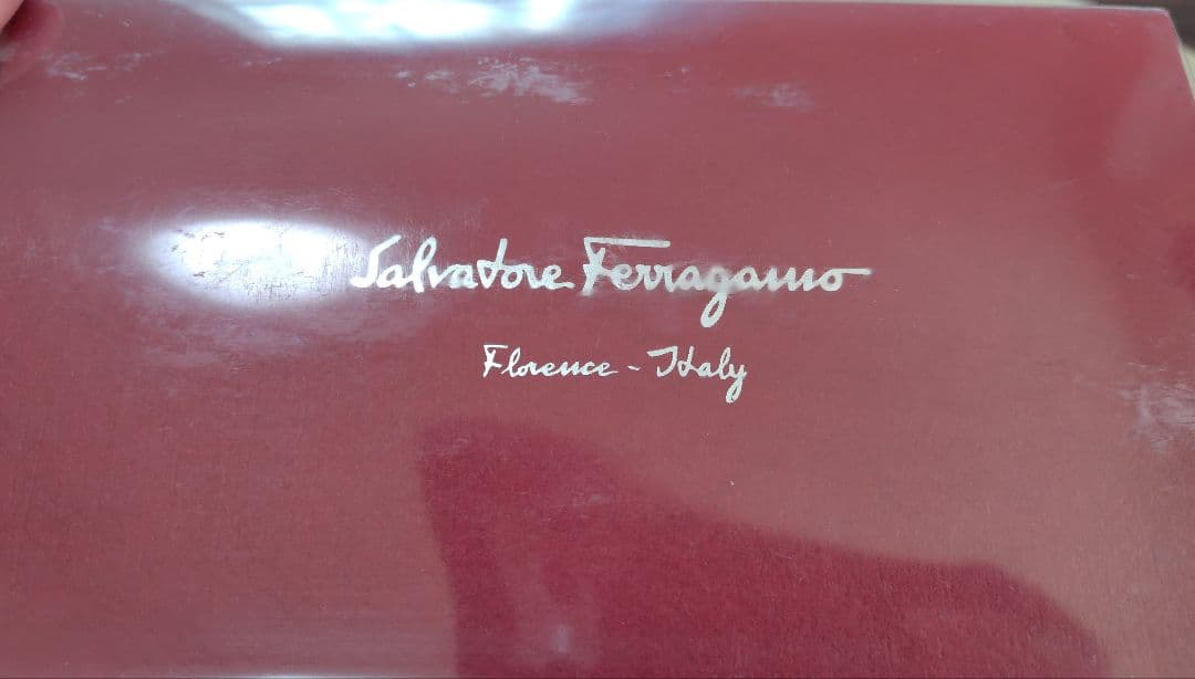 美品　Ferragamo　フェラガモ　ヴァラ　リボン　長財布　JP22-B480