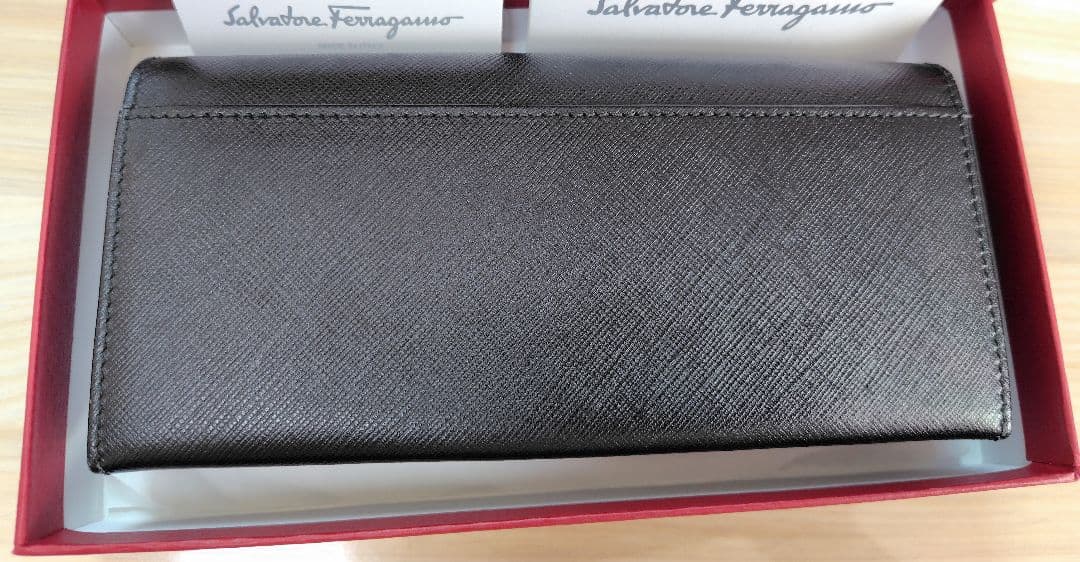 美品　Ferragamo　フェラガモ　ヴァラ　リボン　長財布　JP22-B480