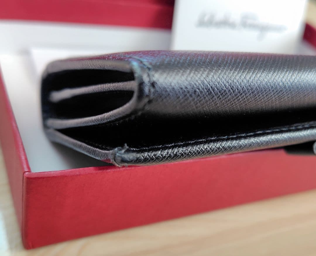 美品　Ferragamo　フェラガモ　ヴァラ　リボン　長財布　JP22-B480