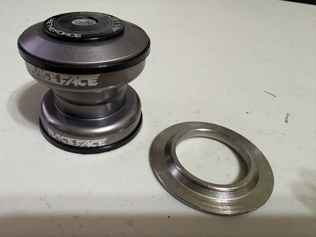 貴重 RACE FACE レースフェイス ☆Real Seal DH 1-1/8