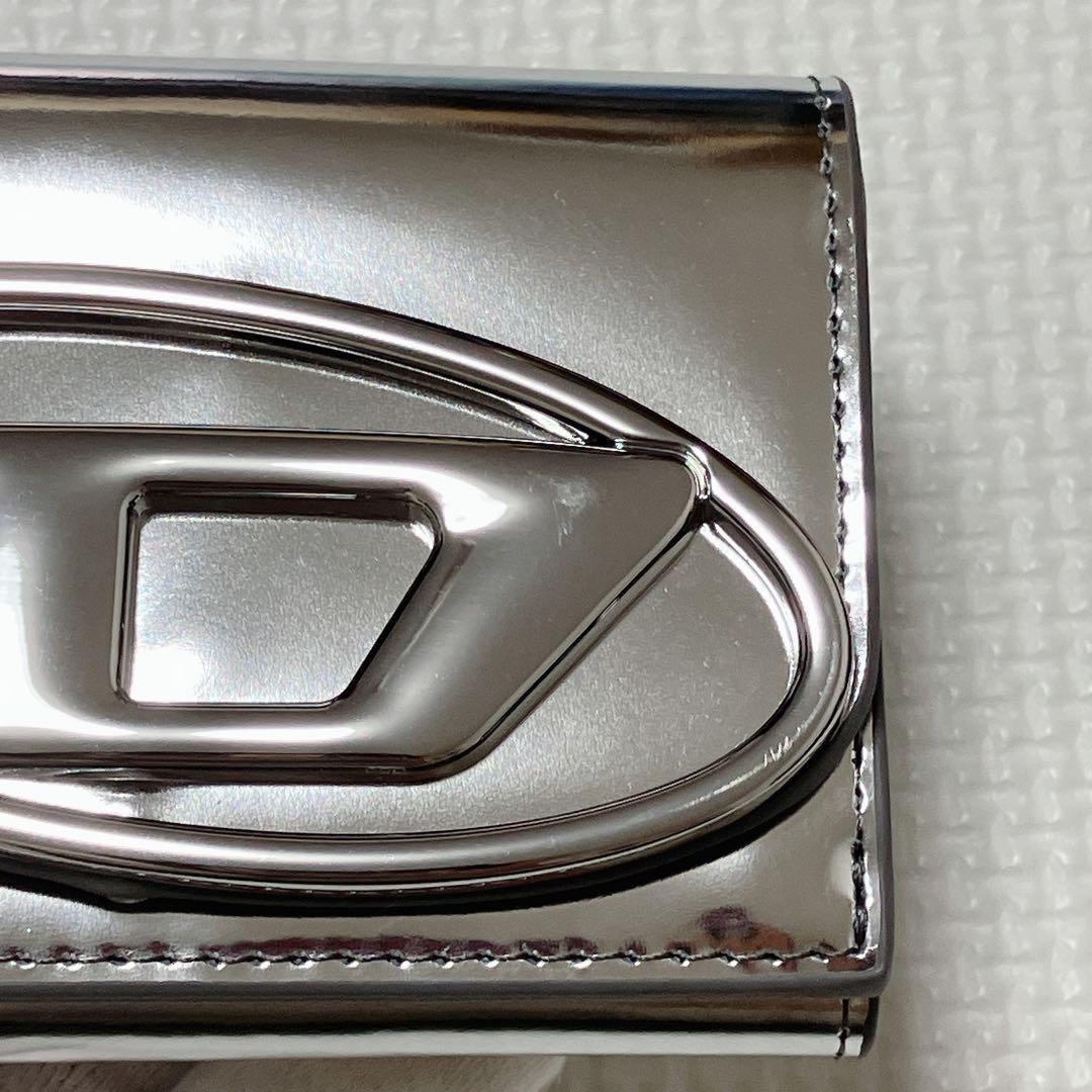 未使用　DIESELディーゼル　「D」ロゴ 三つ折り財布　シルバー　箱付き