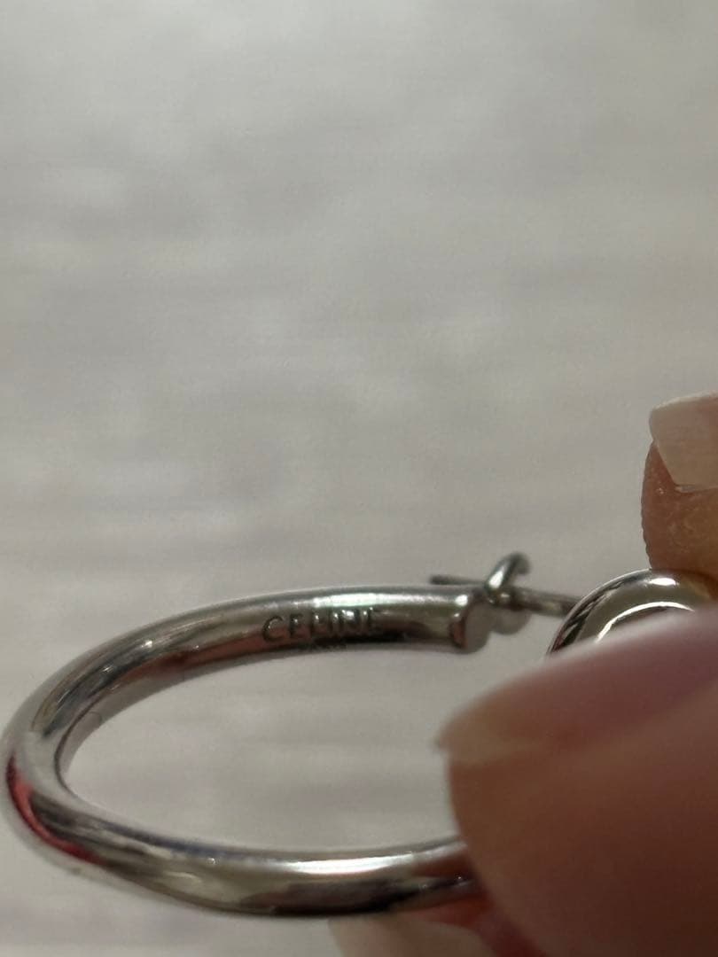 最安値 セリーヌ ノット スモールフープ ピアス シルバー 片耳　CELINE