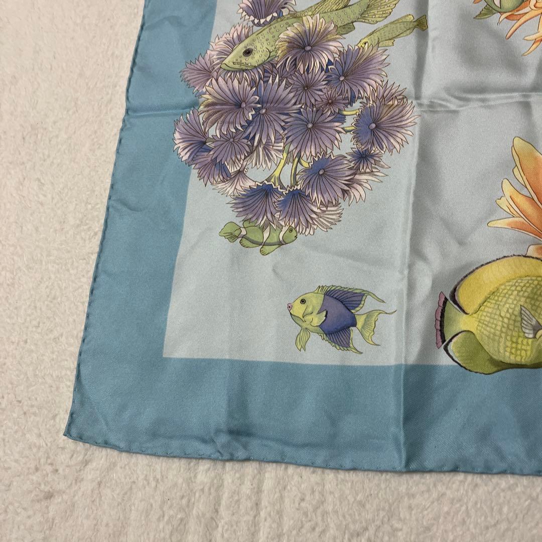 極美品　サルバトーレフェラガモ　シルク　スカーフ　ブルー　熱帯魚　魚　花柄　総柄