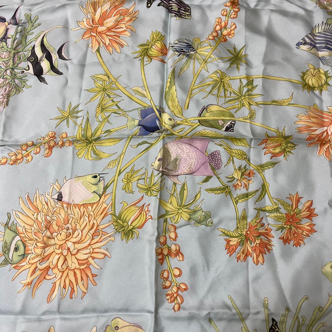 極美品　サルバトーレフェラガモ　シルク　スカーフ　ブルー　熱帯魚　魚　花柄　総柄