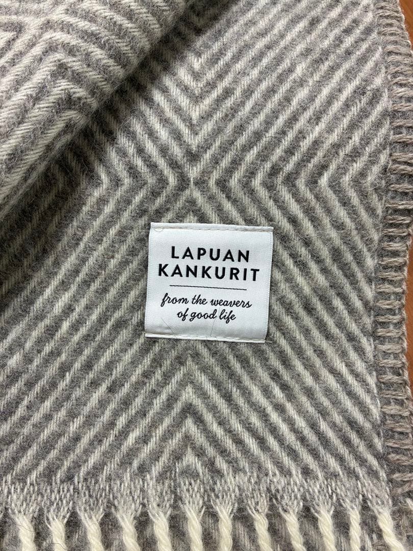 LAPUAN KANKURIT ポケット付きショール MARIA