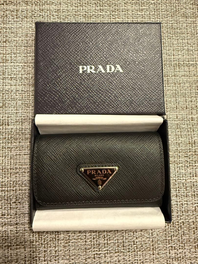 PRADA ブラックレザーキーケース 箱付き - メルカリ