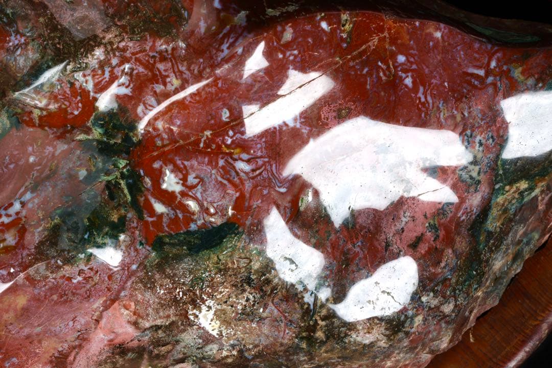 越*ニ様 【希少・美石】佐渡 五色石 水石 原石 鑑賞石 台座付 44.6kg