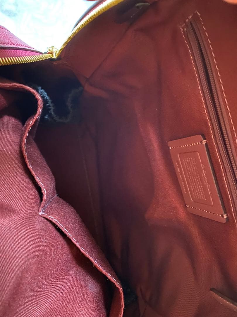 お値下げ　Coach コーチ　 レザー　 リュック　赤紫 ピンク ルージュ