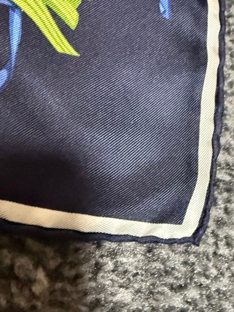 Christian Dior 花柄シルクスカーフ