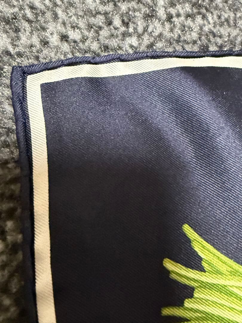 Christian Dior 花柄シルクスカーフ