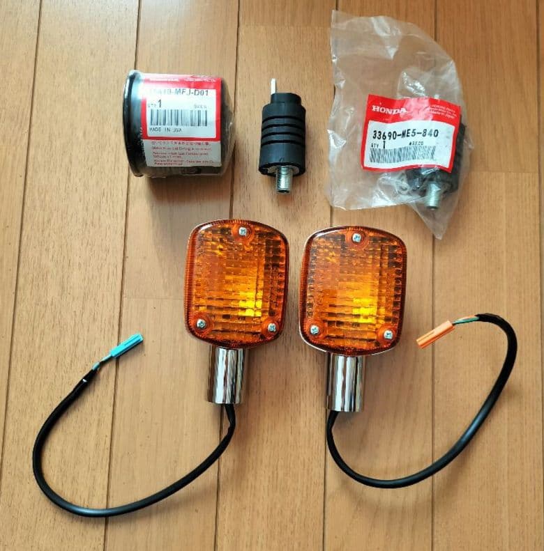 ホンダCB750 RC42 純正リアウインカー、ステー左右セットオイル