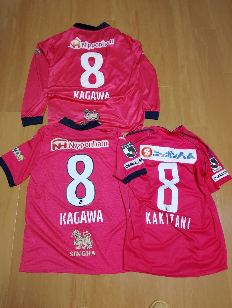 香川真司、柿谷曜一朗ユニフォーム 、コンフィットTシャツセットセレッソ大阪 当院のエンブレムを胸に、レジェンドの皆様がピッチで躍動するのを