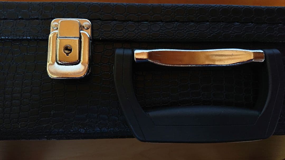 沖縄三線 人工皮張り 初心者用 鍵付きハードケースのセット