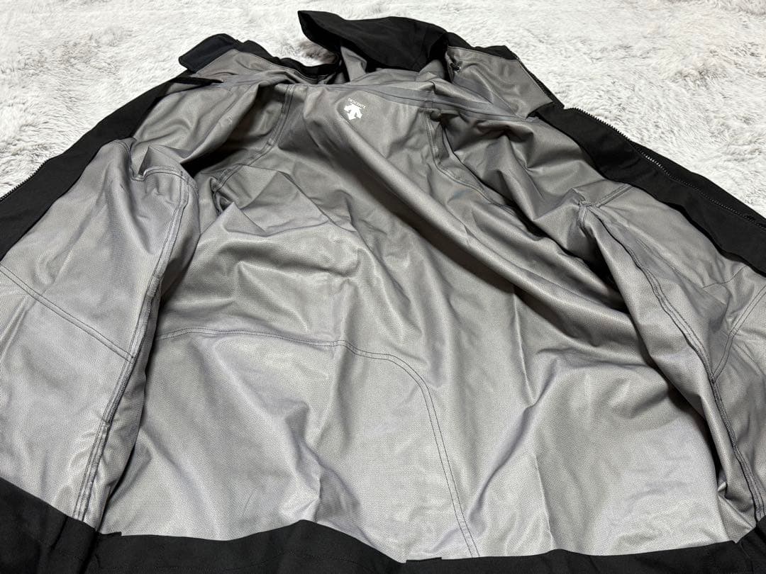 【値下げ】オガサカ　シェルコート　サイズO ポンチョ　デサント