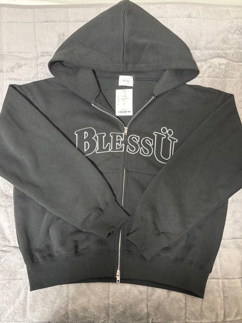 Bless U ジップパーカー 黒 - メルカリ