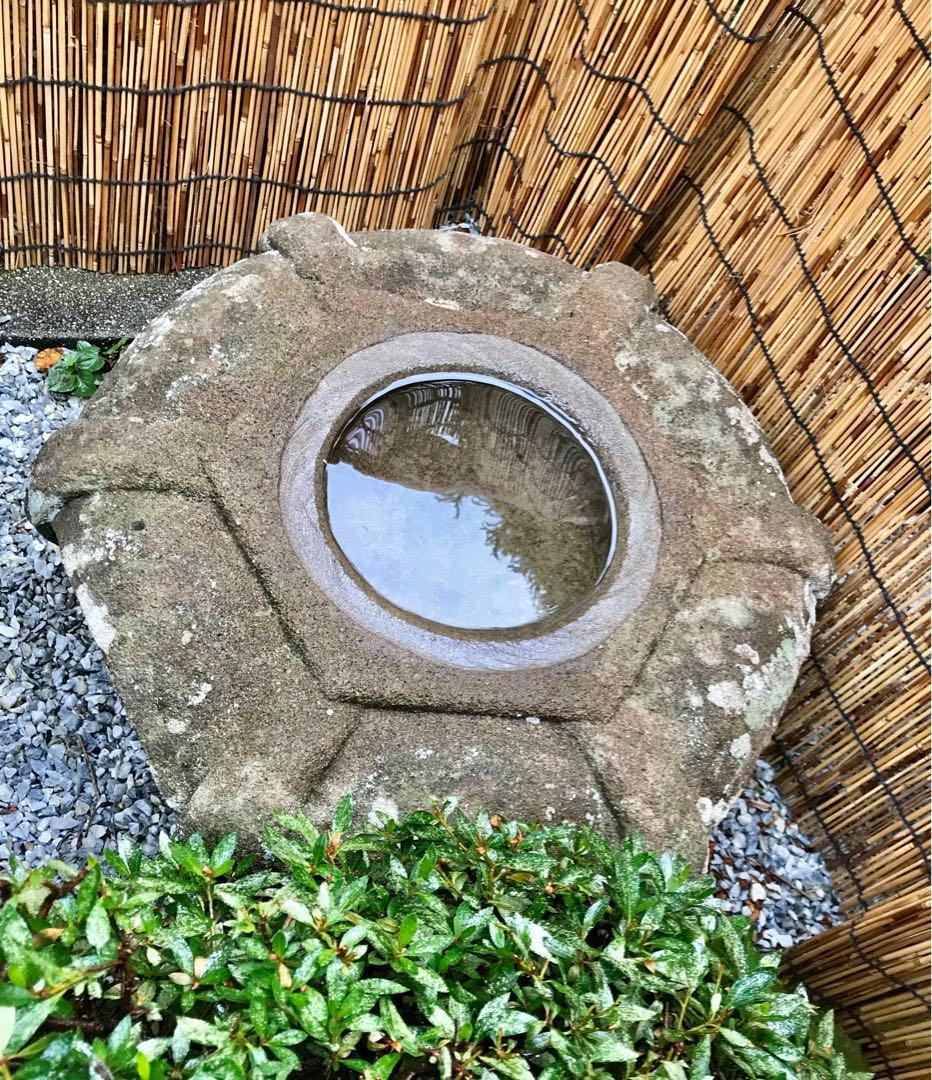 天然石・蹲・見立て笠型水鉢・手水鉢・庭石36kg】庭石オブジェ箱庭