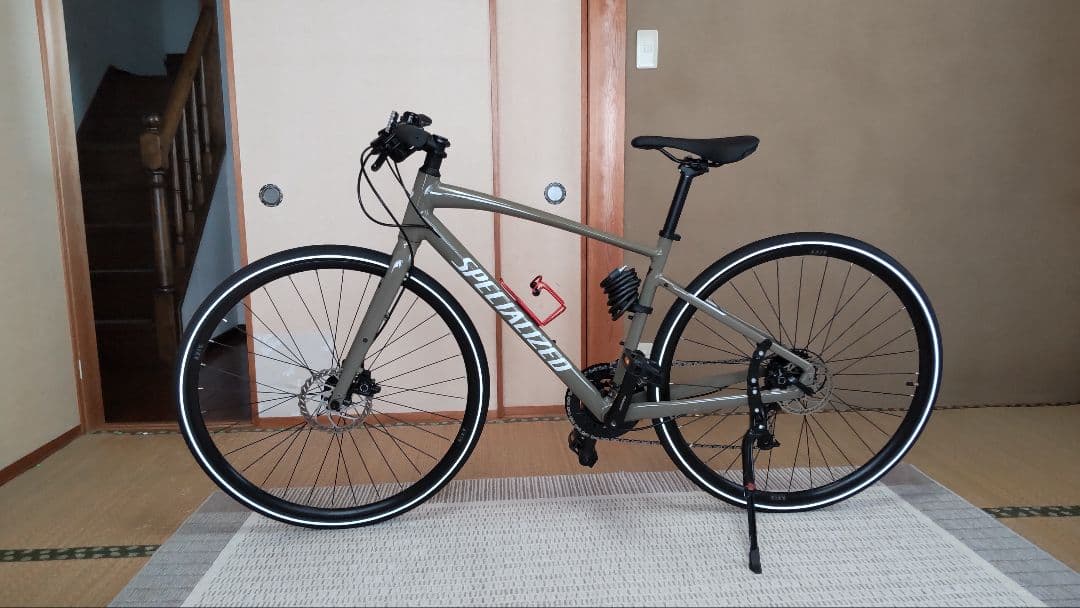 【美品】SPECIALIZED クロスバイク SIRRUS たっちゃんさん