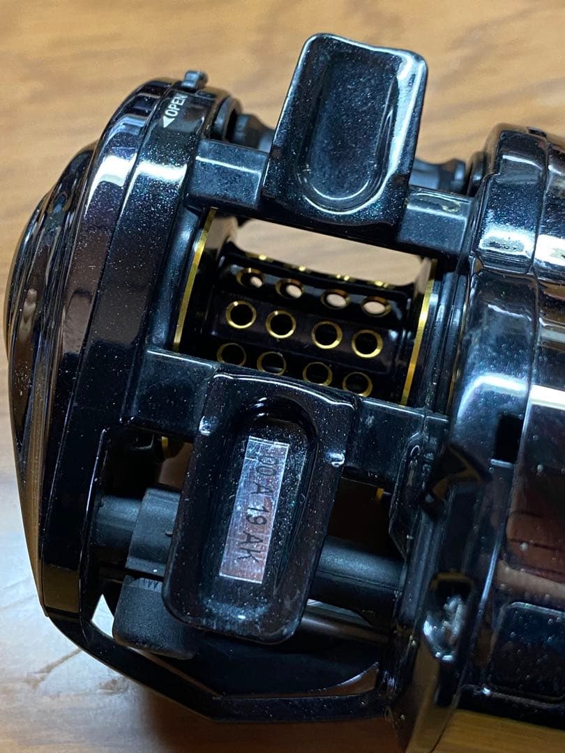 レボブラック10 ベイトリール　右ハンドル