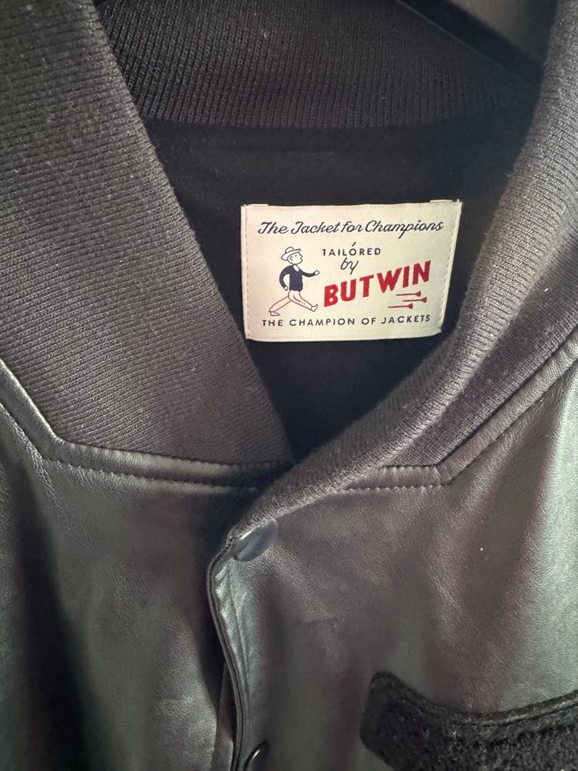 BUTWIN ブラック レザー スタジャン