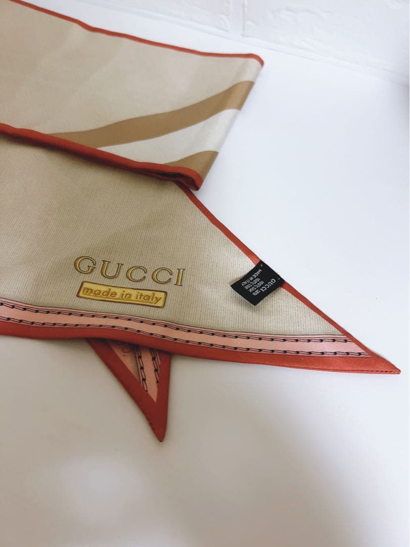 グッチ　GUCCI バンダナ　スカーフ　GG柄　ピンク　ファスナー柄