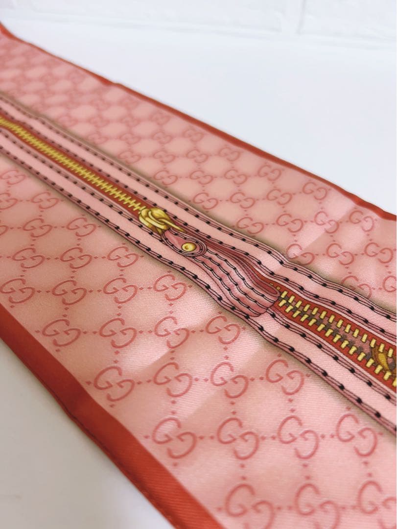 グッチ　GUCCI バンダナ　スカーフ　GG柄　ピンク　ファスナー柄