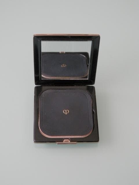 クレ・ド・ポーボーテ　プードルコンパクトエサンシエル　エレガントスリム