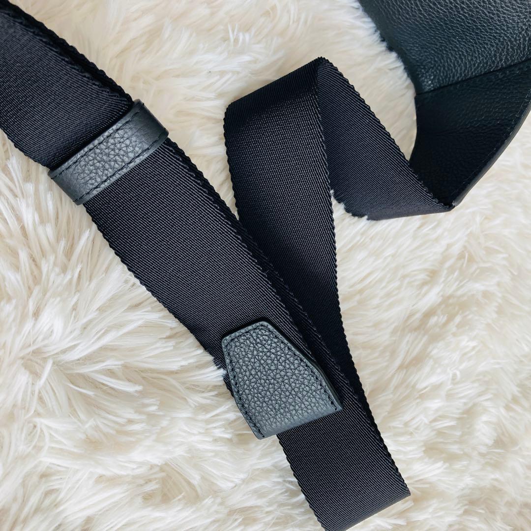 【極美品】フェラガモ ボディバッグ2024年秋冬モデル ガンチーニ モノグラム