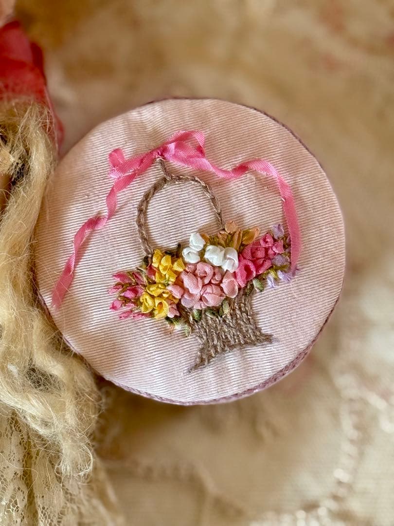 アンティーク ミニョネット ドール リボン刺繍カルトナージュセット