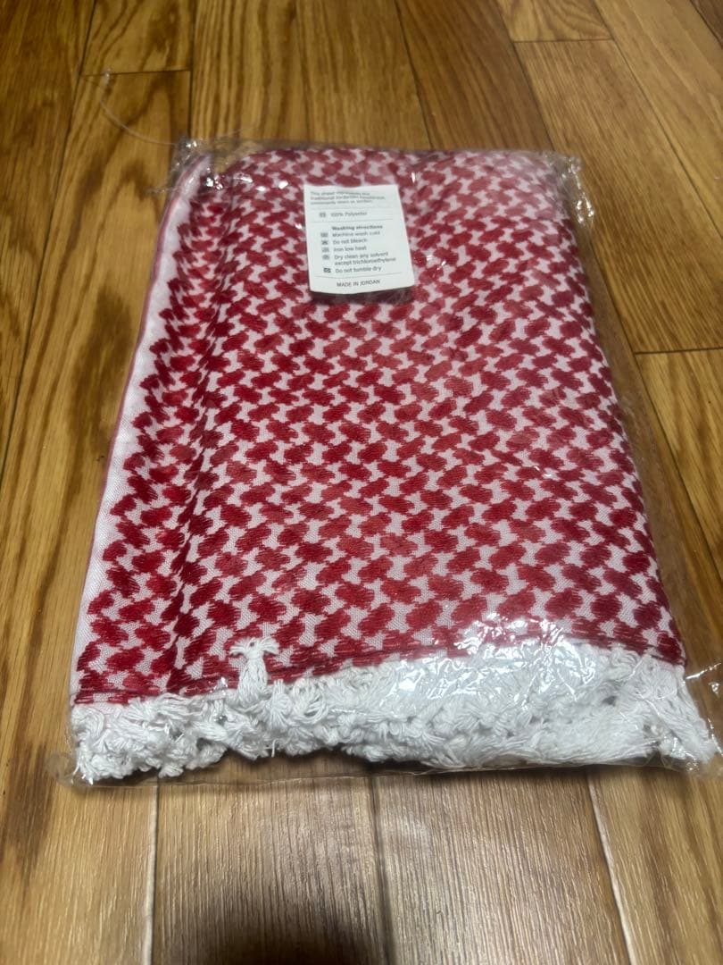 大阪関西万博EXPO2025ヨルダン館 赤と白の柄ストール