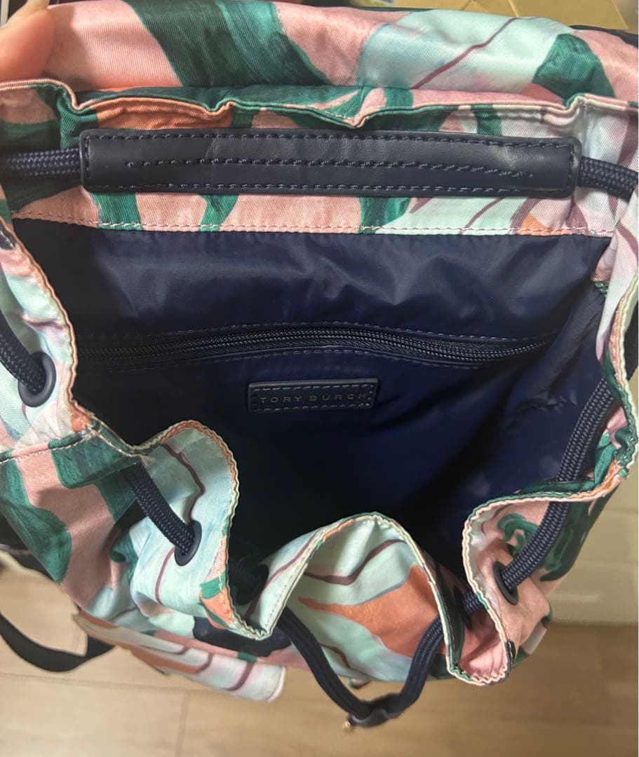 リュック　トリーバーチ