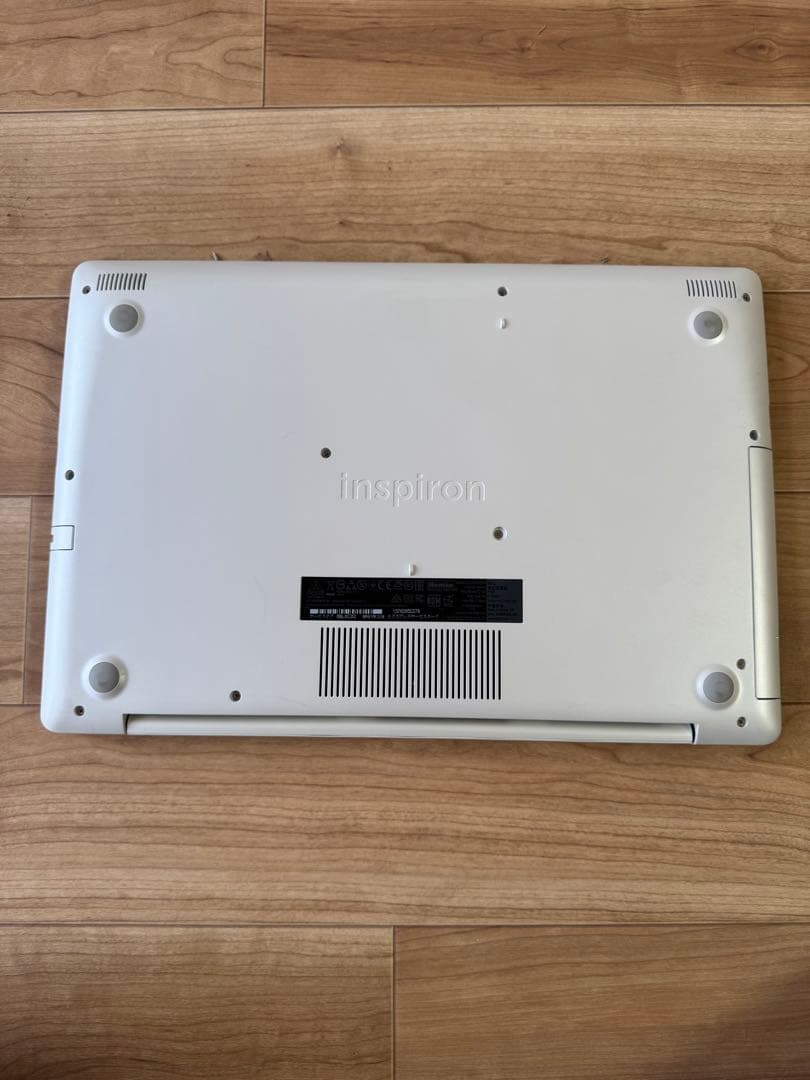 DELLノートパソコンInspiron 5570HDD 915GB