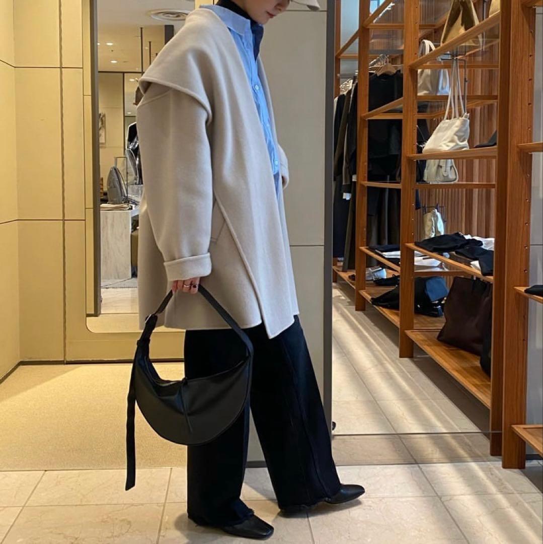 【2.718】スリーククロス　ボディバッグ　ブラック