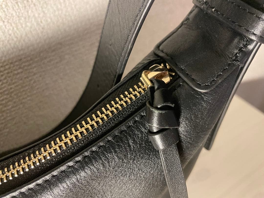 【2.718】スリーククロス　ボディバッグ　ブラック