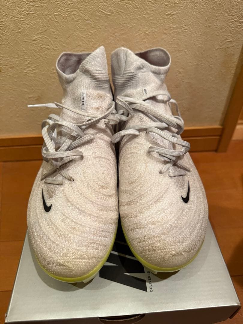 限定カラー ナイキ ファントム Luna2 エリート FG 28㎝