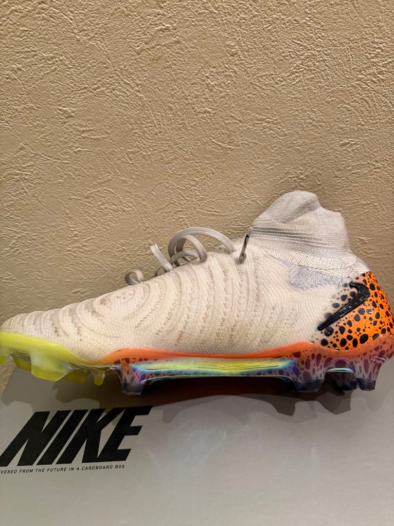 限定カラー ナイキ ファントム Luna2 エリート FG 28㎝