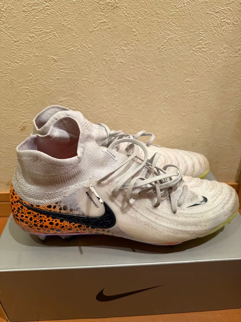 限定カラー ナイキ ファントム Luna2 エリート FG 28㎝