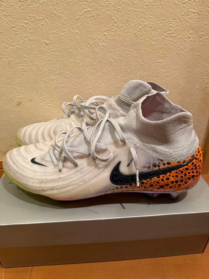 限定カラー ナイキ ファントム Luna2 エリート FG 28㎝