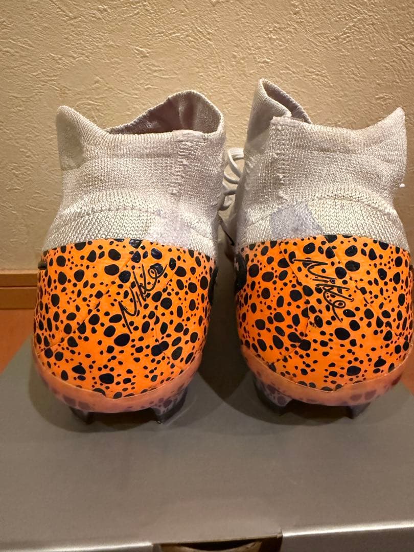 限定カラー ナイキ ファントム Luna2 エリート FG 28㎝