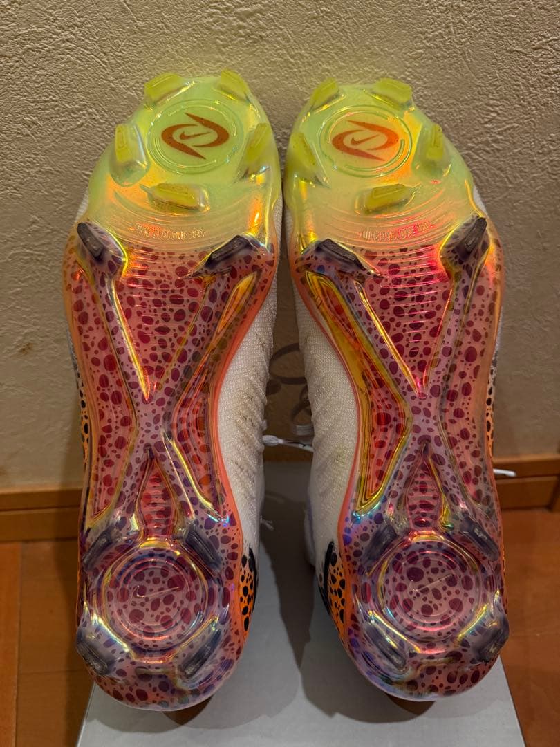 限定カラー ナイキ ファントム Luna2 エリート FG 28㎝