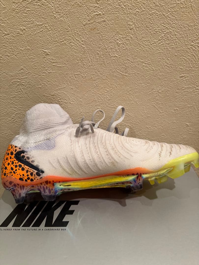 限定カラー ナイキ ファントム Luna2 エリート FG 28㎝