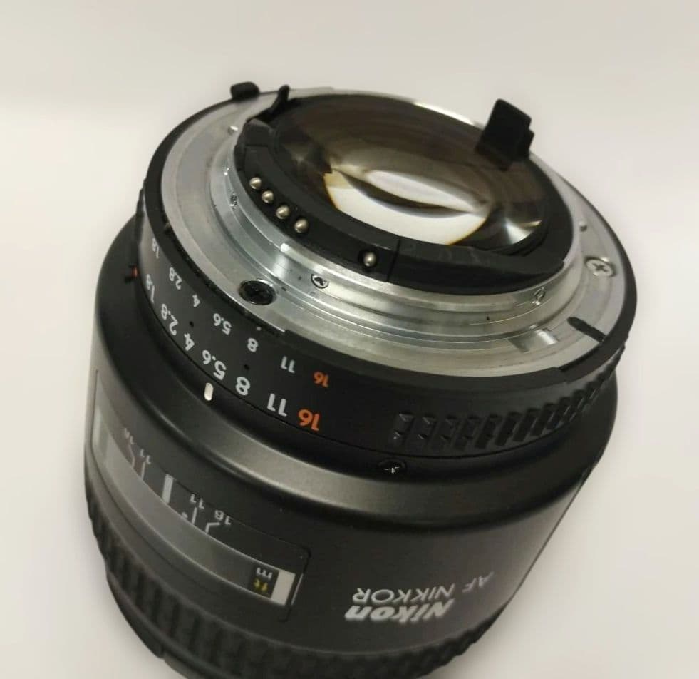 r*i様 Nikon AF NIKKOR 85mm 1:1.8 D カメラレンズ