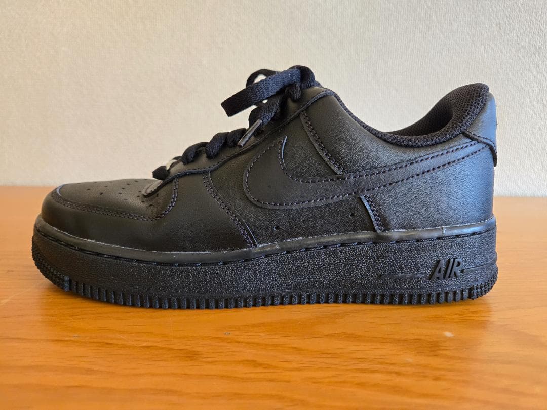 ナイキ エア フォース 1 '07 ウィメンズ 24.5cm