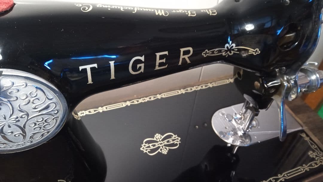 最終価格　縫えるビンテージミシン　TIGER　昭和レトロ