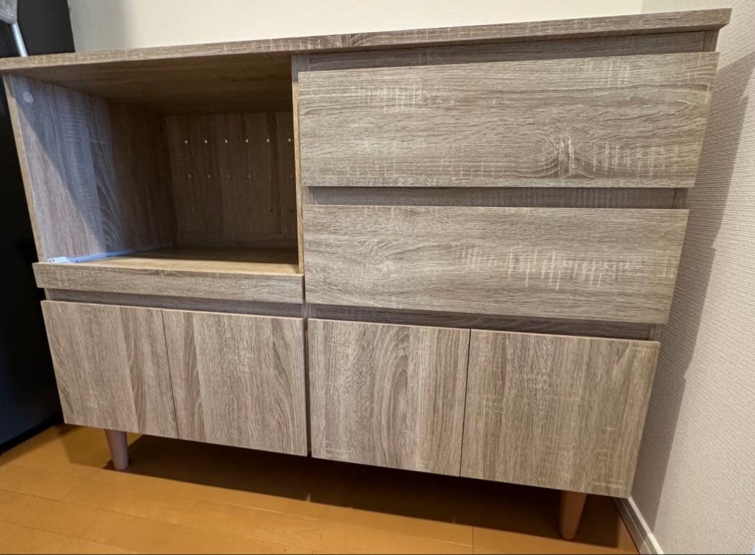 2年使用の美品　木製食器棚 引き出し付き