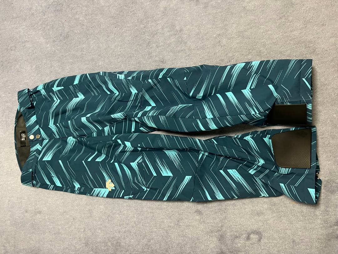 デサント　Mサイズ　スキーウェア上下セット