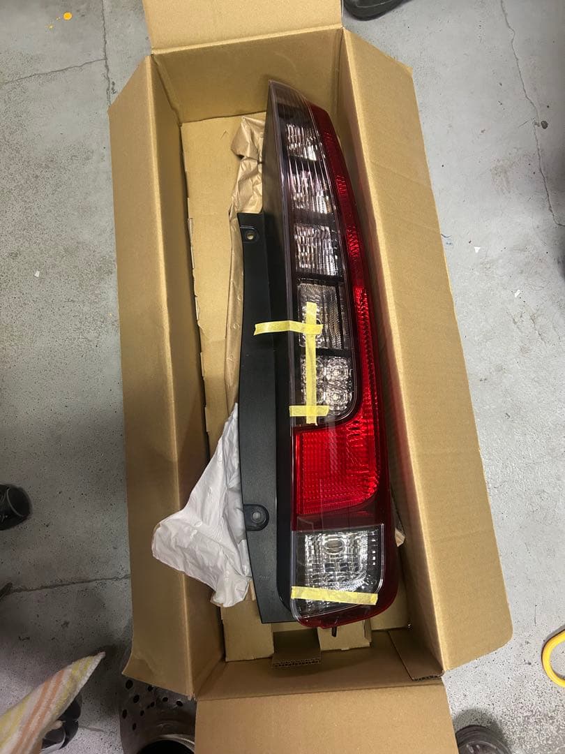 トヨタ ノア ヴォクシー エスクァイア 80 純正 テールランプ 左右