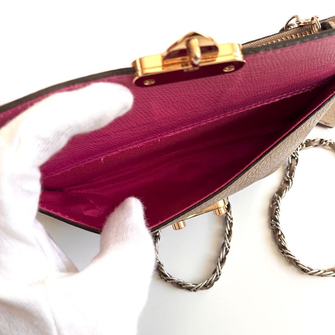 A.D.M.J. チェーン　ショルダーウォレット　レザー　グレー トープ ピンク