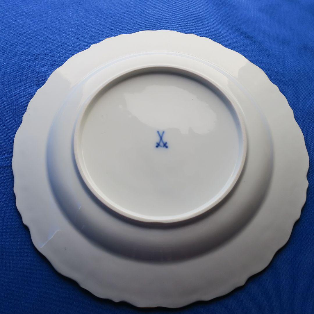 繊細さが目を惹くマイセンのコバルトブルー皿（21.5cm）