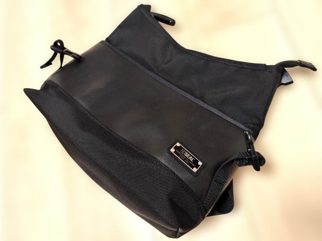 【現行品】SEAL（シール）デザイナーズウエストバッグ 黒